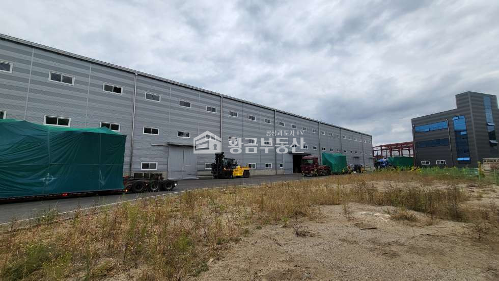 경기 화성효행구 비봉면 양노리 비봉면공장임대│약830평│사무동, 대형공장, 호이스트, 트레일러 단독 월세 매물번호 10563 사진 2