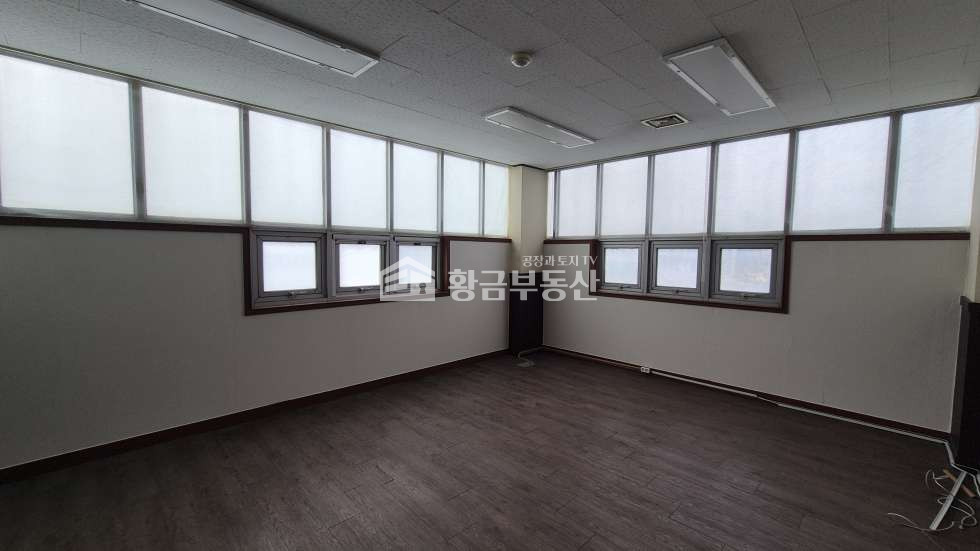 경기 평택시 청북읍 고잔리 A동 청북읍공장임대 │약 318P │사출공장에 특화된 공장동 + 사무동 월세 매물번호 10959 사진 12